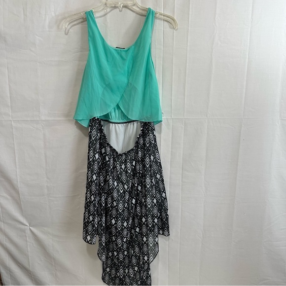 Sleeveless High Low Dress with Keyhole Back - Picture 3 of 8